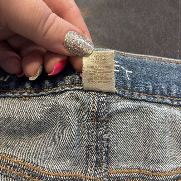 Ann Taylor LOFT Frayed Hem Cut Off Denim Jean Shorts Size 8 - 3” Inseam - Picture 4 of 4